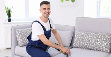 beneficios de contratar un profesional para la limpieza de alfombras y sofás